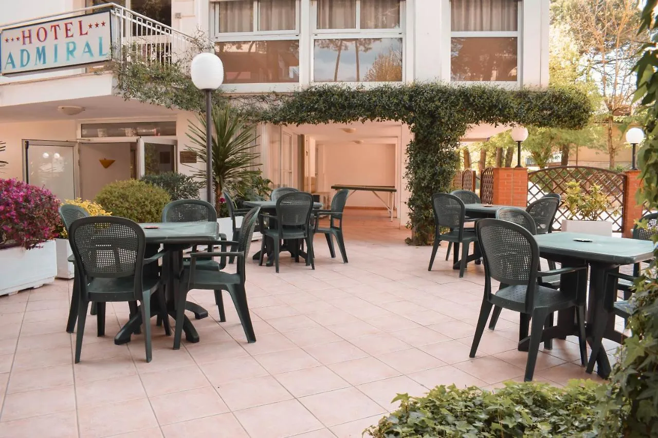 Hotel Admiral Pinarella 3*,  Italien