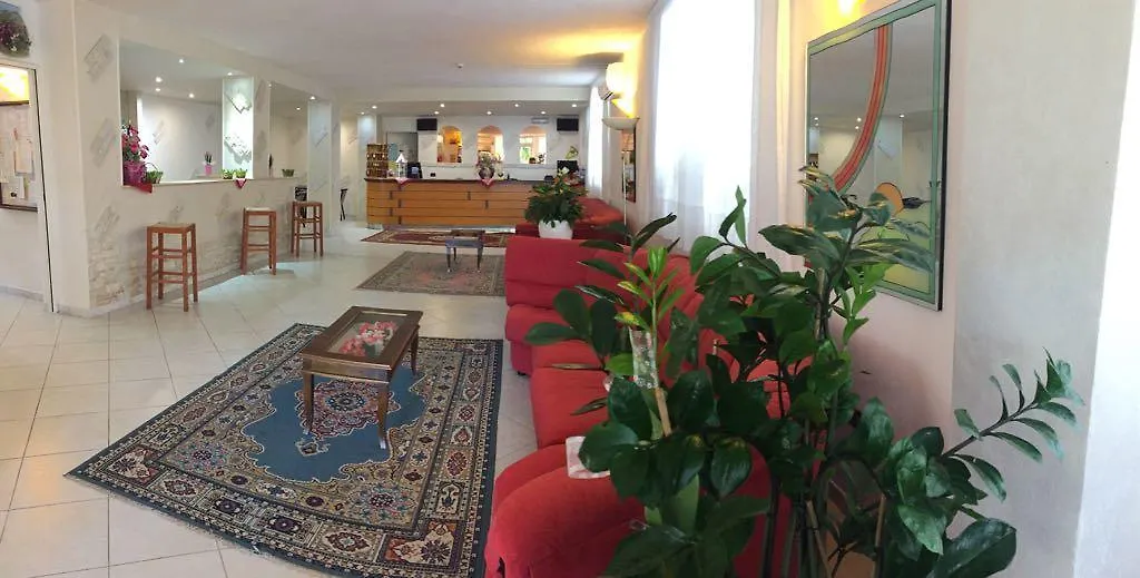 Hotel Admiral Pinarella 3*,  Italien