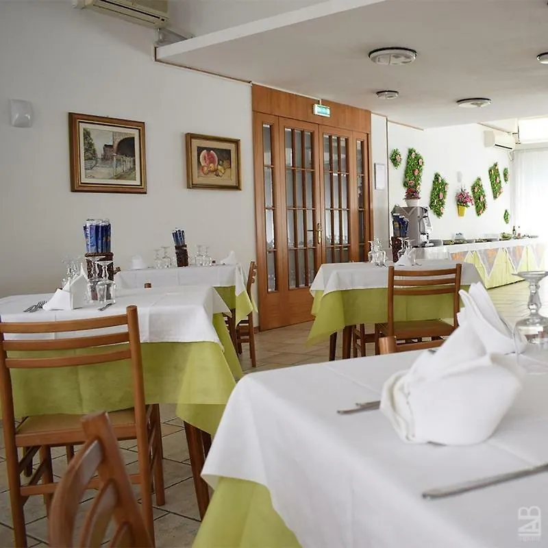 Hotel Admiral Pinarella 3*,